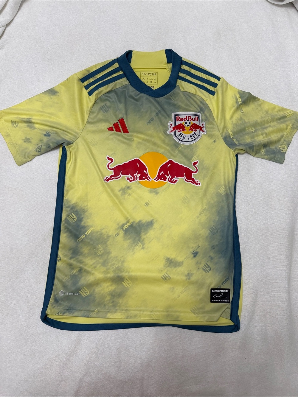 Adidas Redbulls tshirt size L